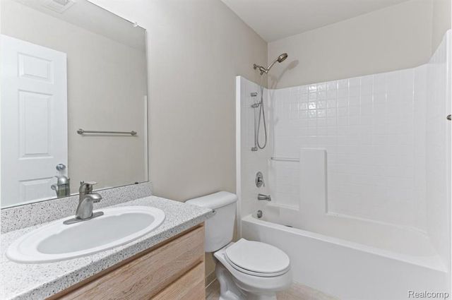 28471 Carlton Way Drive, Novi, MI 48377
