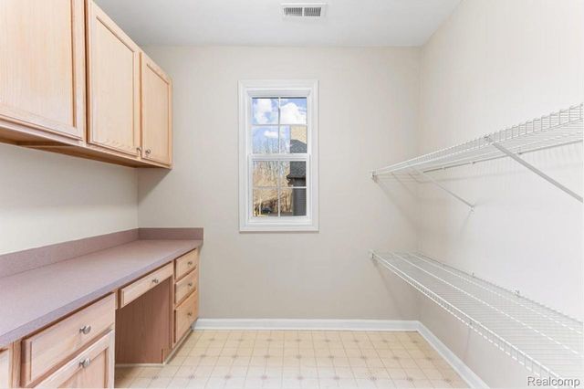 28471 Carlton Way Drive, Novi, MI 48377