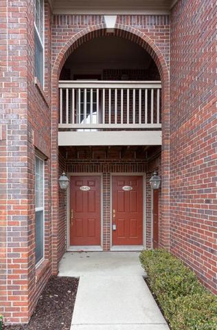 28471 Carlton Way Drive, Novi, MI 48377