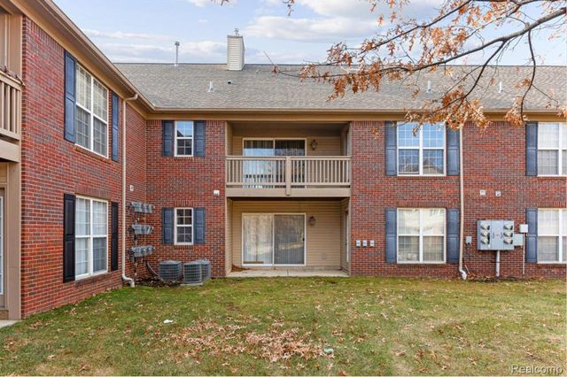 28471 Carlton Way Drive, Novi, MI 48377