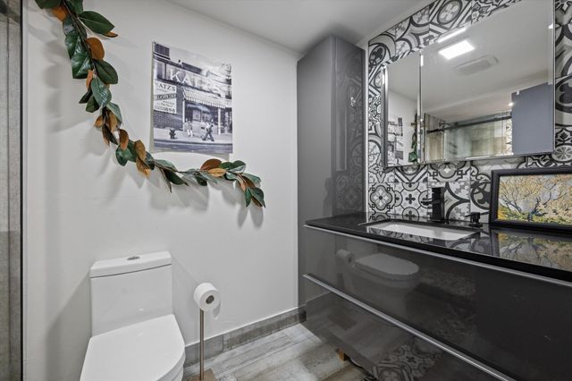2 Greenway Village N 109, Royal Palm Beach, FL 33411