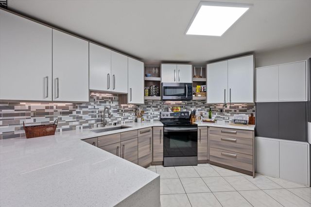2 Greenway Village N 109, Royal Palm Beach, FL 33411