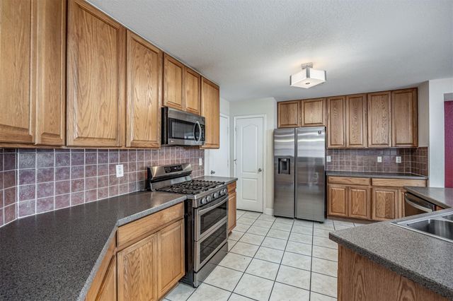 7911 Forest Stone Street, Baytown, TX 77523