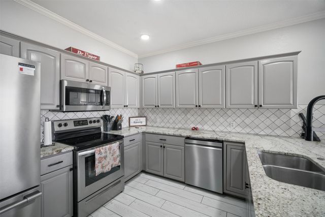 10887 E Canyon Oaks Road, Claremore, OK 74017