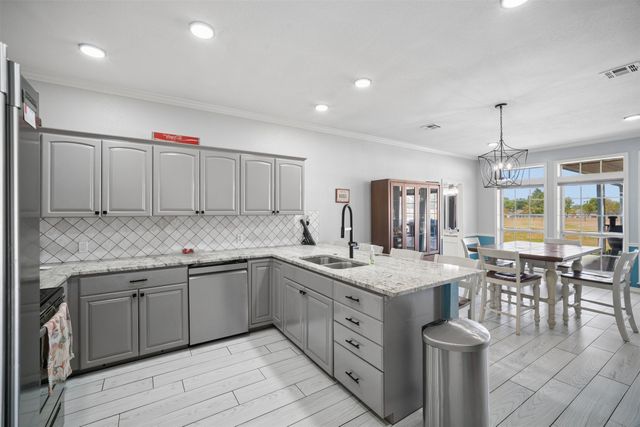 10887 E Canyon Oaks Road, Claremore, OK 74017