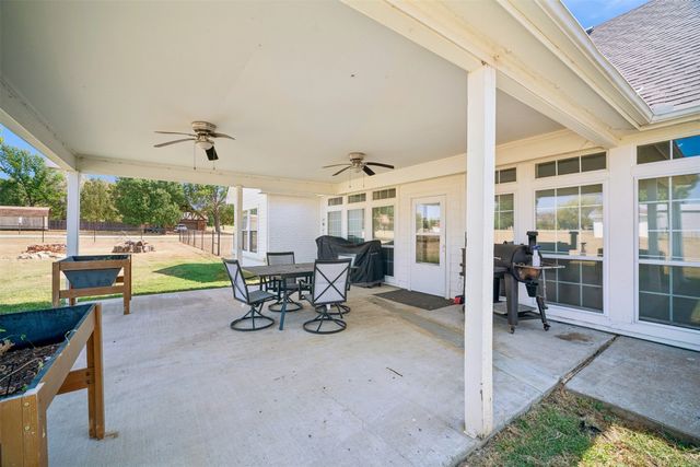 10887 E Canyon Oaks Road, Claremore, OK 74017