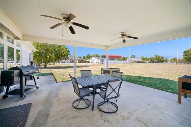 10887 E Canyon Oaks Road, Claremore, OK 74017