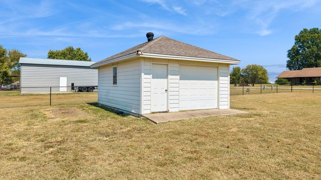 10887 E Canyon Oaks Road, Claremore, OK 74017