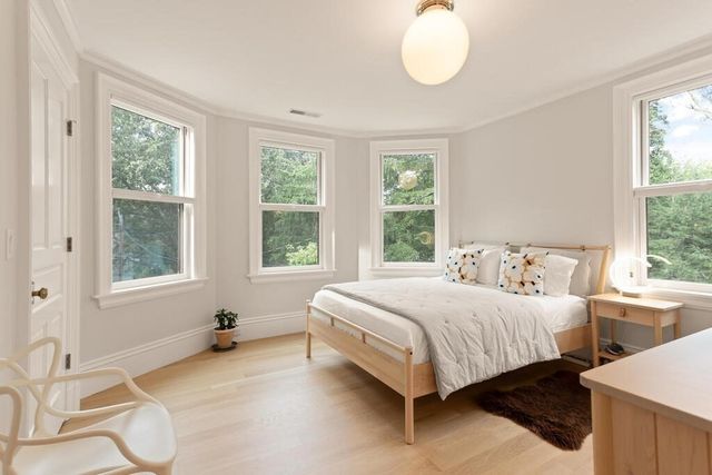 4 Eliot Rd, Lexington, MA 02421