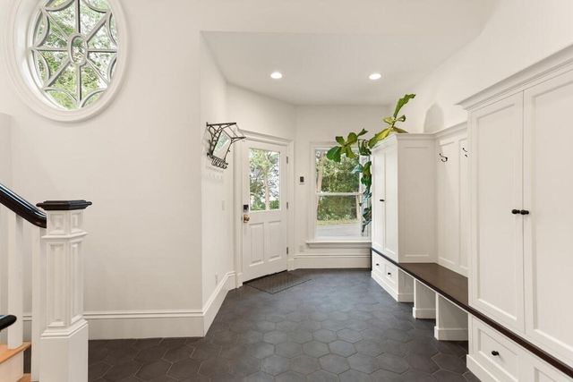 4 Eliot Rd, Lexington, MA 02421