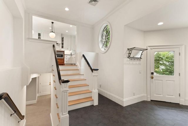 4 Eliot Rd, Lexington, MA 02421