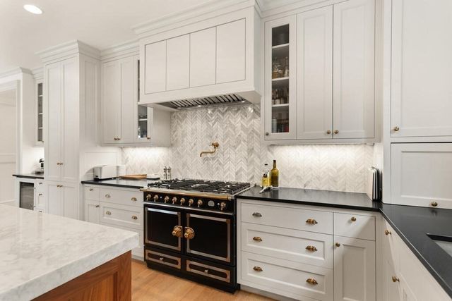 4 Eliot Rd, Lexington, MA 02421
