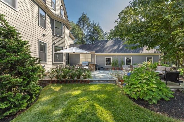 4 Eliot Rd, Lexington, MA 02421