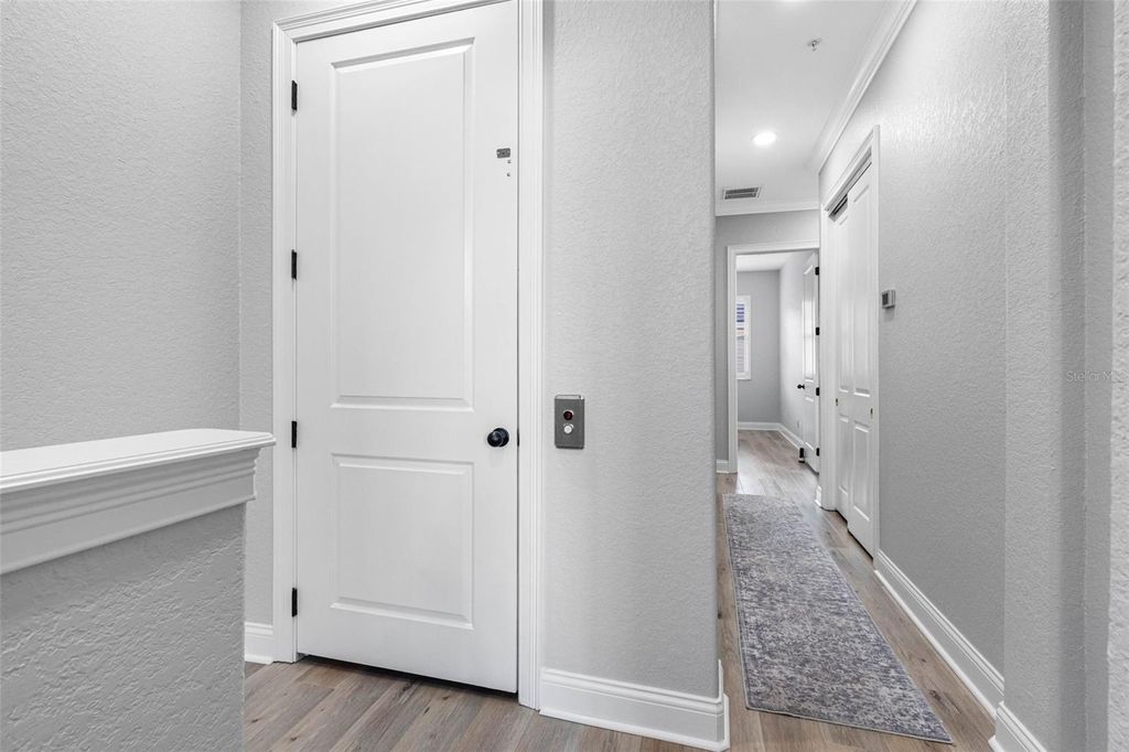 Image 32 of property listing at 6031 BOWEN DANIEL DRIVE 105, Tampa, FL 33616