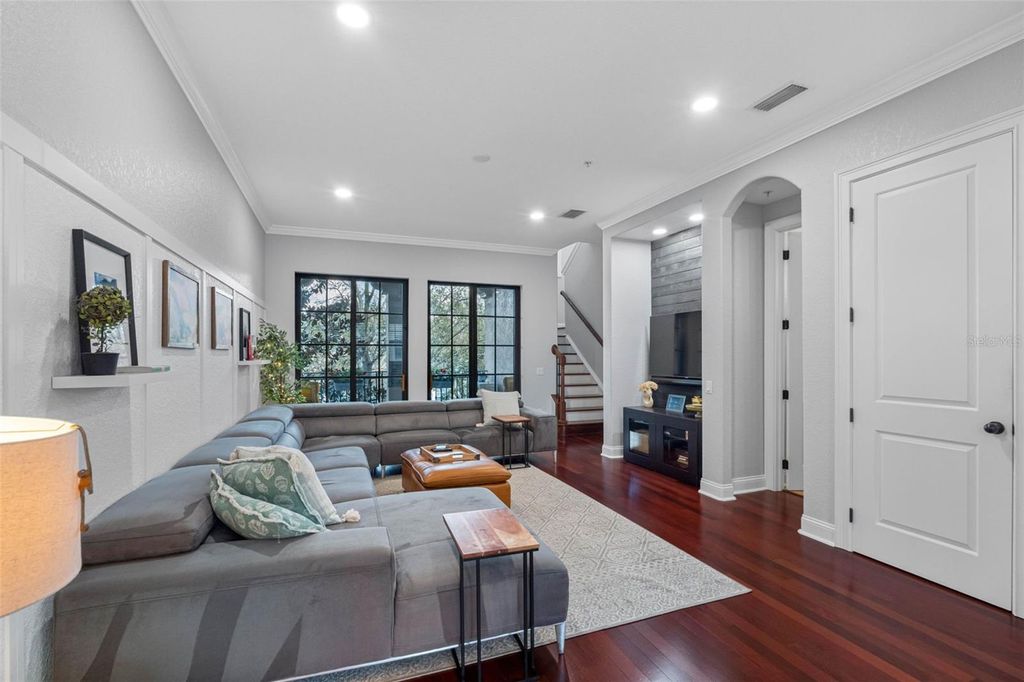 Image 7 of property listing at 6031 BOWEN DANIEL DRIVE 105, Tampa, FL 33616