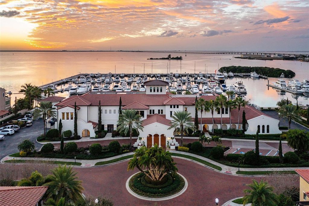 Image 66 of property listing at 6031 BOWEN DANIEL DRIVE 105, Tampa, FL 33616