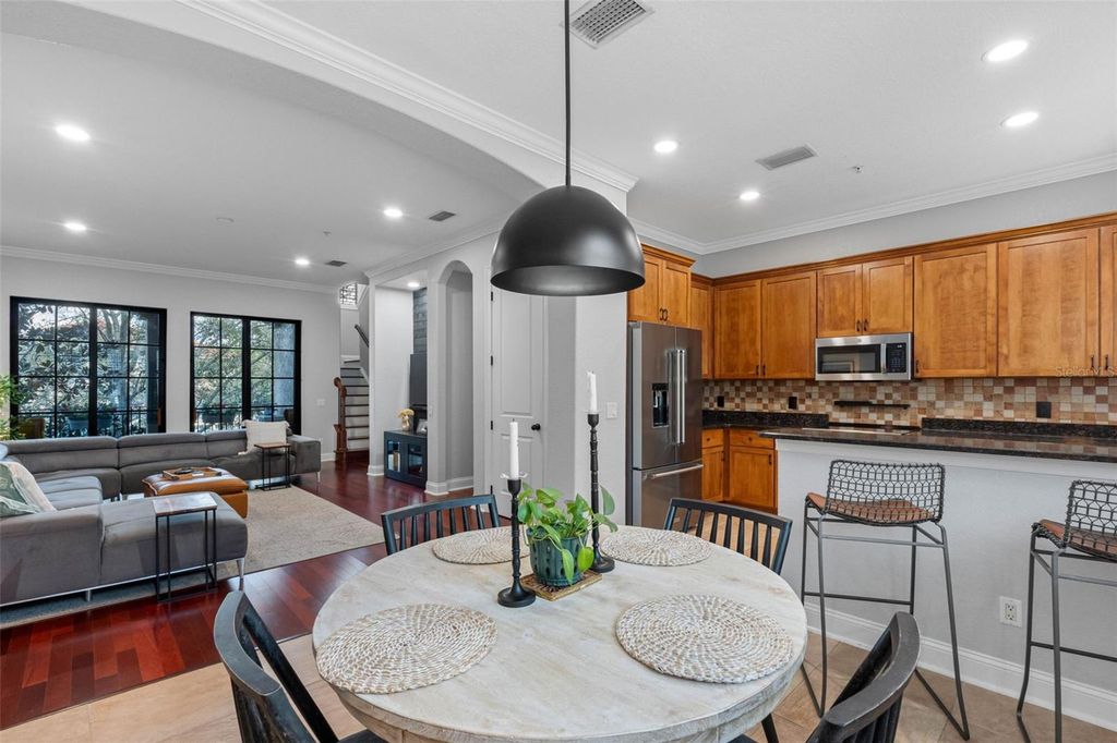 Image 8 of property listing at 6031 BOWEN DANIEL DRIVE 105, Tampa, FL 33616