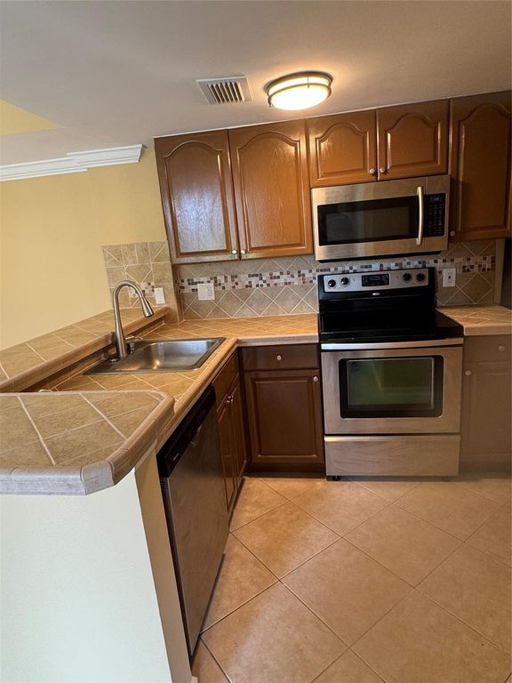 10757 Cleary Boulevard 108, Plantation, FL 33324