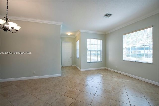3371 Lakeside Dr 27, Davie, FL 33328