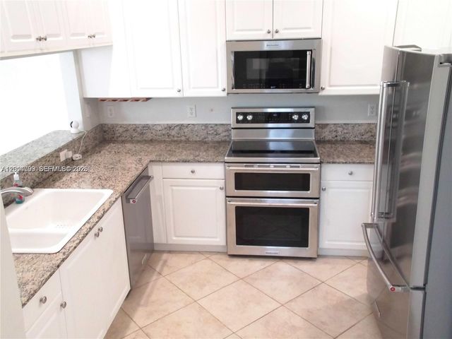 3371 Lakeside Dr 27, Davie, FL 33328