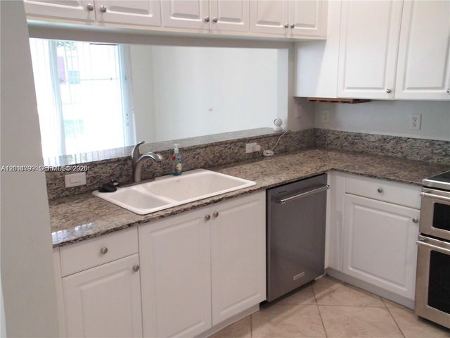 3371 Lakeside Dr 27, Davie, FL 33328