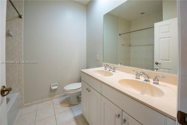 3371 Lakeside Dr 27, Davie, FL 33328