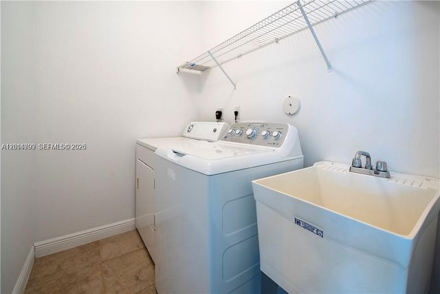 3371 Lakeside Dr 27, Davie, FL 33328