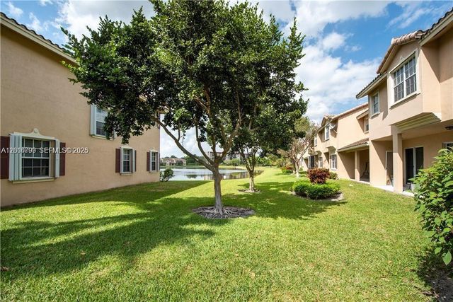 3371 Lakeside Dr 27, Davie, FL 33328