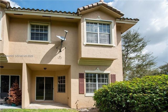 3371 Lakeside Dr 27, Davie, FL 33328