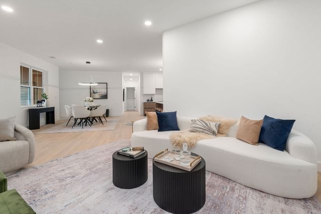 16 Stearns Rd 106, Wellesley, MA 02482