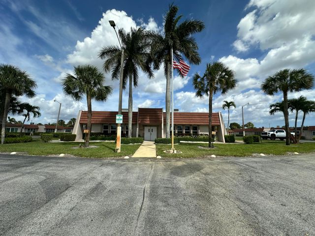 5725 Fernley Drive E 40, West Palm Beach, FL 33415