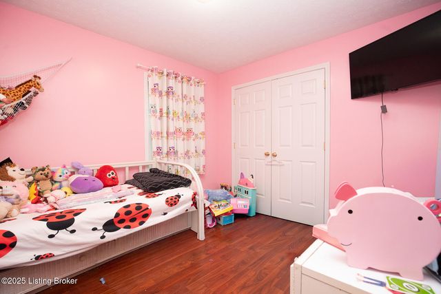 7801 Alfred Schlatter Dr 2, Louisville, KY 40214