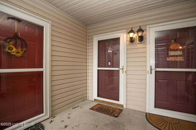 7801 Alfred Schlatter Dr 2, Louisville, KY 40214