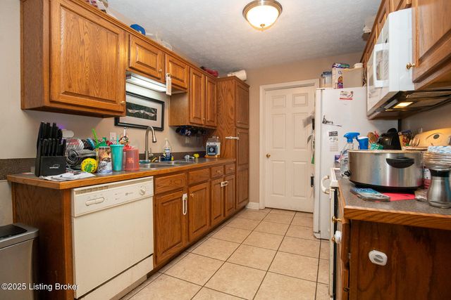 7801 Alfred Schlatter Dr 2, Louisville, KY 40214