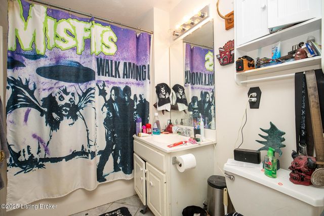 7801 Alfred Schlatter Dr 2, Louisville, KY 40214