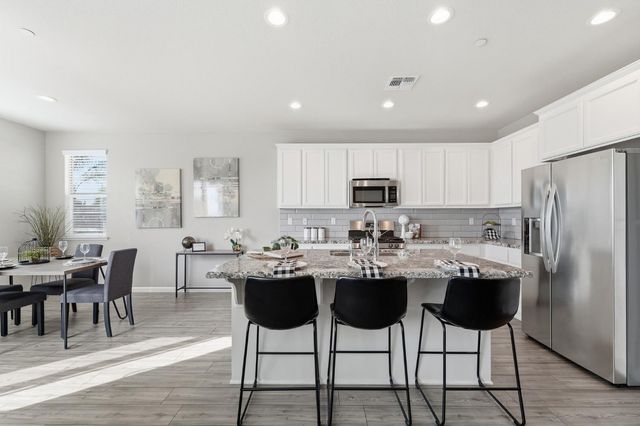 656 Chestnut St, Oakdale, CA 95361