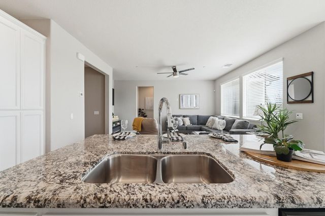 656 Chestnut St, Oakdale, CA 95361