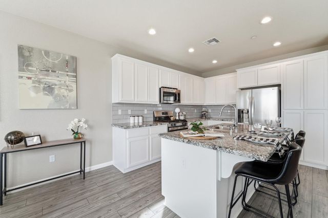 656 Chestnut St, Oakdale, CA 95361