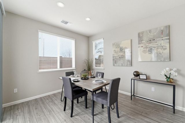 656 Chestnut St, Oakdale, CA 95361