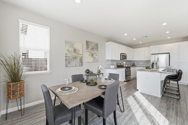 656 Chestnut St, Oakdale, CA 95361