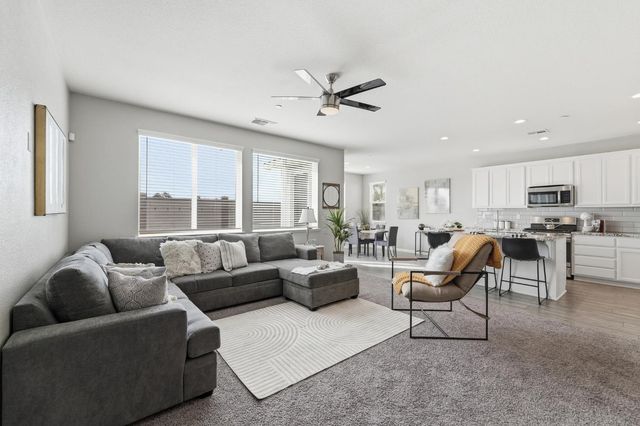 656 Chestnut St, Oakdale, CA 95361