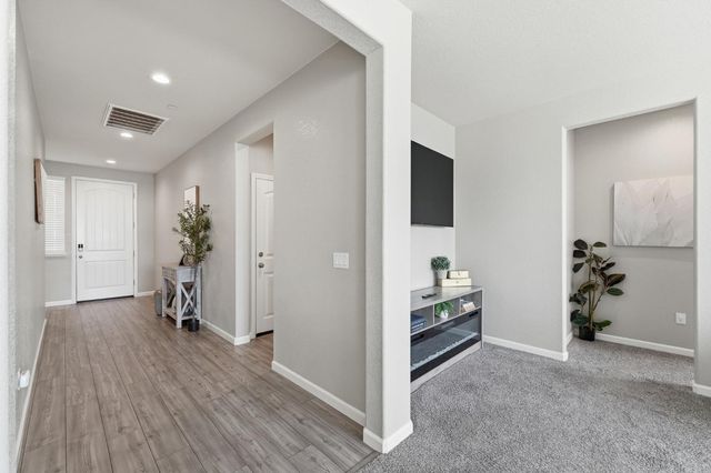 656 Chestnut St, Oakdale, CA 95361