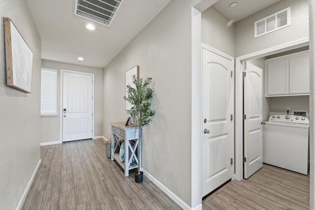 656 Chestnut St, Oakdale, CA 95361