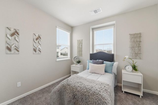 656 Chestnut St, Oakdale, CA 95361