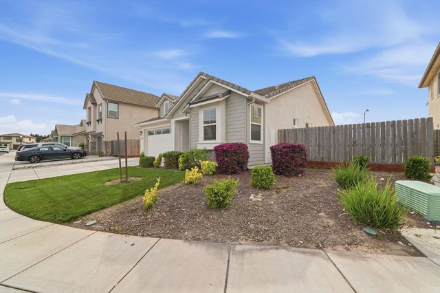 656 Chestnut St, Oakdale, CA 95361