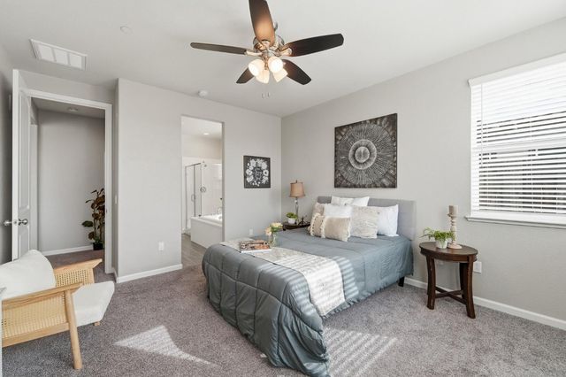 656 Chestnut St, Oakdale, CA 95361