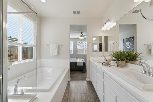 656 Chestnut St, Oakdale, CA 95361