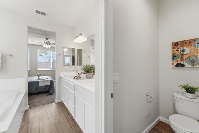 656 Chestnut St, Oakdale, CA 95361