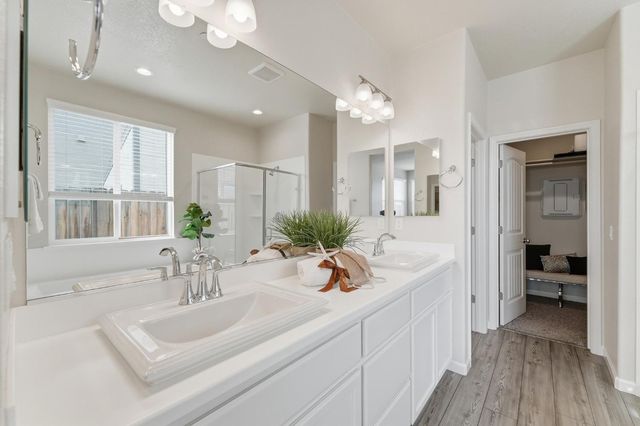 656 Chestnut St, Oakdale, CA 95361