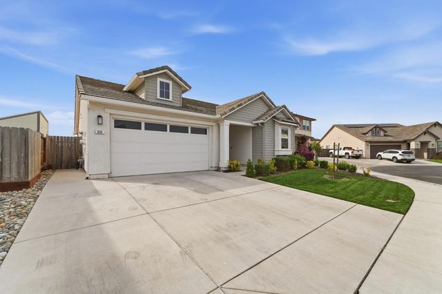 656 Chestnut St, Oakdale, CA 95361